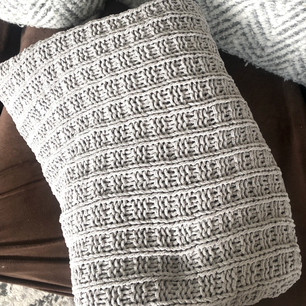 Cool Weave Blanket! Super Warm for some reason